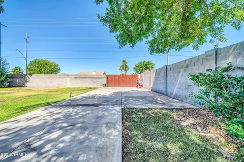 Exterior - 1208 E Tuckey Ln, Phoenix, AZ 85014 photo 10 of 12