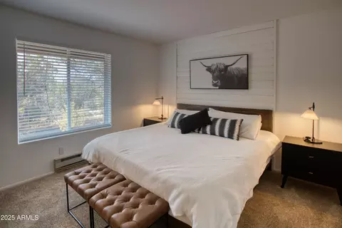 Bedroom - 2273 Trail Cir, Overgaard, AZ 85933 photo 3 of 4