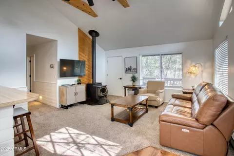 Living - 2273 Trail Cir, Overgaard, AZ 85933 photo 2 of 2