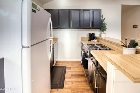 Kitchen - 2273 Trail Cir, Overgaard, AZ 85933 photo 2 of 2