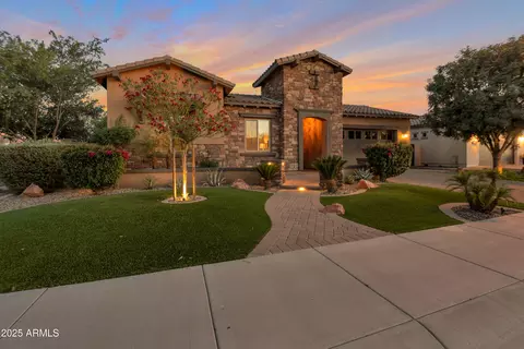 3907 E Carob Dr, Gilbert, AZ 85298 photo 2