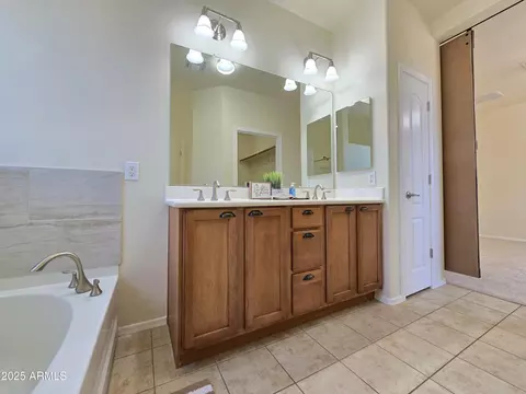 Bath - 5265 E Agave Vista Dr, Tucson, AZ 85756 photo 4 of 9