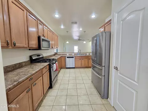 Kitchen - 5265 E Agave Vista Dr, Tucson, AZ 85756 photo 2 of 9