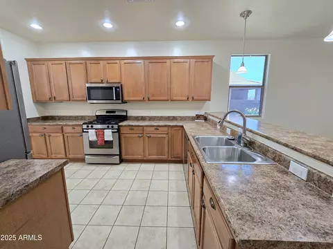 Kitchen - 5265 E Agave Vista Dr, Tucson, AZ 85756 photo 4 of 9