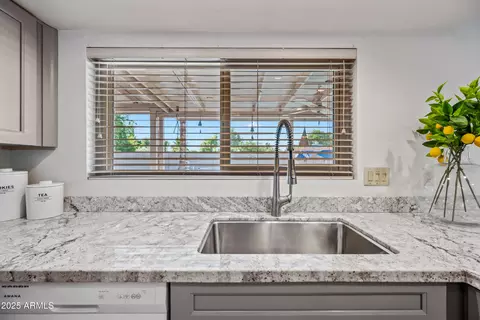 Kitchen - 14830 N 28th Pl, Phoenix, AZ 85032 photo 5 of 8