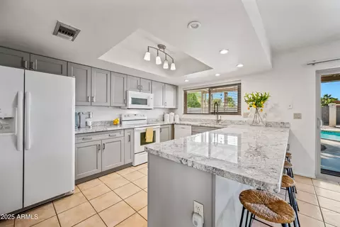 Kitchen - 14830 N 28th Pl, Phoenix, AZ 85032 photo 1 of 8
