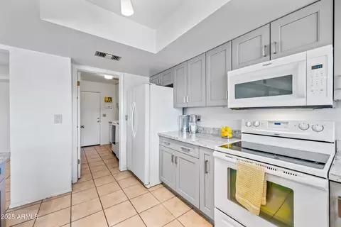 Kitchen - 14830 N 28th Pl, Phoenix, AZ 85032 photo 8 of 8