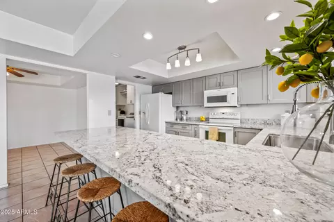 Kitchen - 14830 N 28th Pl, Phoenix, AZ 85032 photo 3 of 8