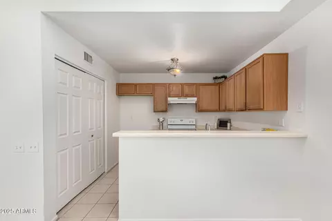 Kitchen - 4406 E Carter Dr, Phoenix, AZ 85042 photo 1 of 4