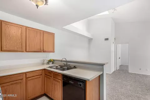 Kitchen - 4406 E Carter Dr, Phoenix, AZ 85042 photo 3 of 4