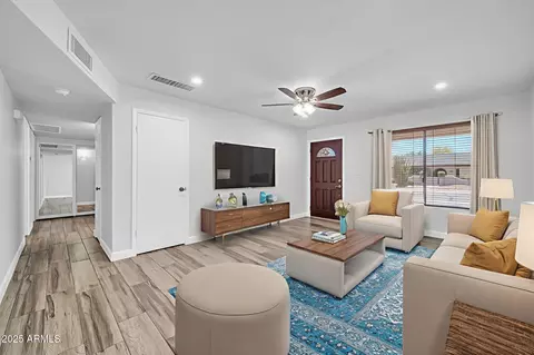 3444 E Paradise Dr, Phoenix, AZ 85028 photo 4