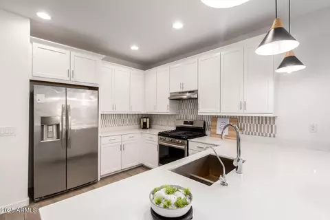 Kitchen - 4169 E Sagebrush St, Gilbert, AZ 85296 photo 2 of 3