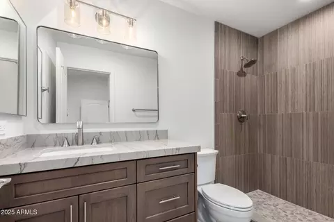 Bath - 2250 E Deer Valley Rd #96, Phoenix, AZ 85024 photo 1 of 3