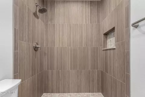 Bath - 2250 E Deer Valley Rd #96, Phoenix, AZ 85024 photo 2 of 3