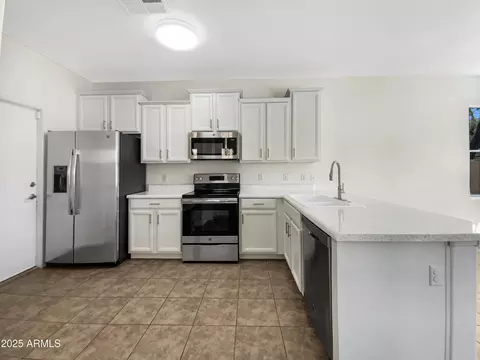 Kitchen - 4229 E Betsy Ln, Gilbert, AZ 85296 photo 2 of 3