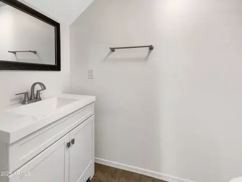 Bath - 4229 E Betsy Ln, Gilbert, AZ 85296 photo 2 of 3