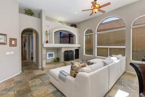 Living - 4511 E Kirkland Rd, Phoenix, AZ 85050 photo 1 of 2