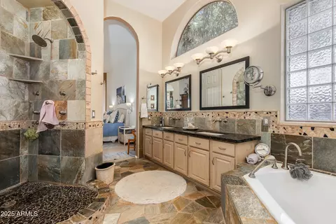 Bath - 4511 E Kirkland Rd, Phoenix, AZ 85050 photo 3 of 5
