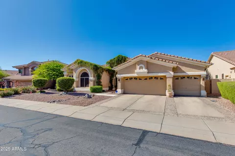 Exterior - 4511 E Kirkland Rd, Phoenix, AZ 85050 photo 3 of 11