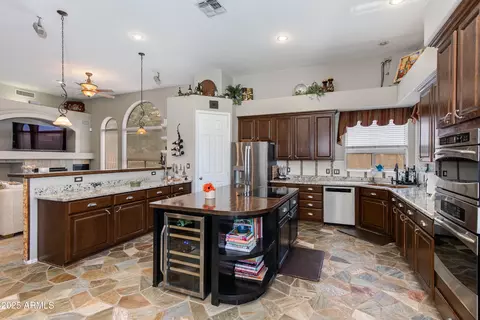 Kitchen - 4511 E Kirkland Rd, Phoenix, AZ 85050 photo 3 of 5