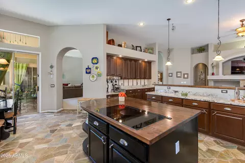 Kitchen - 4511 E Kirkland Rd, Phoenix, AZ 85050 photo 4 of 5