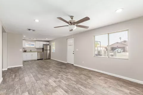 Living - 2542 E Jones Ave, Phoenix, AZ 85040 photo 2 of 3