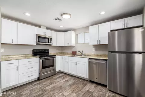 Kitchen - 2542 E Jones Ave, Phoenix, AZ 85040 photo 2 of 3