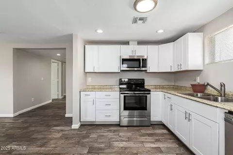 Kitchen - 2542 E Jones Ave, Phoenix, AZ 85040 photo 3 of 3