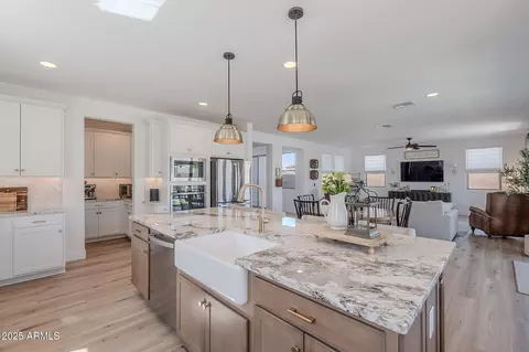 Kitchen - 9645 E Ripple Dr, Mesa, AZ 85212 photo 4 of 8