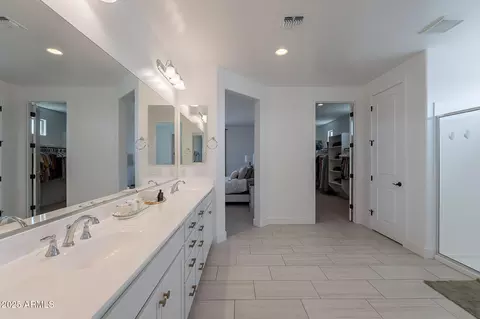 Bath - 9645 E Ripple Dr, Mesa, AZ 85212 photo 4 of 5
