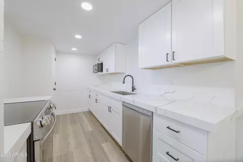 948 S Alma School Rd #1, Mesa, AZ 85210