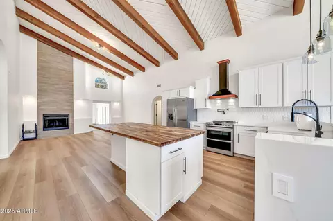 Kitchen - 4601 E Carolina Dr, Phoenix, AZ 85032 photo 4 of 6