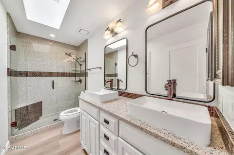 Bath - 4601 E Carolina Dr, Phoenix, AZ 85032 photo 4 of 4