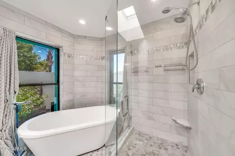 Bath - 4601 E Carolina Dr, Phoenix, AZ 85032 photo 1 of 4