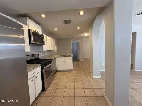 2745 E Wood St, Phoenix, AZ 85040 photo 9