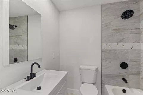 Bath - 2036 W Windrose Dr, Phoenix, AZ 85029 photo 2 of 4