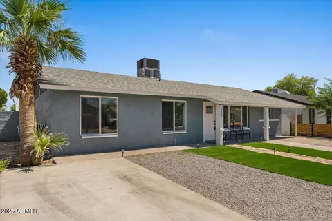 Exterior - 2036 W Windrose Dr, Phoenix, AZ 85029 photo 2 of 9