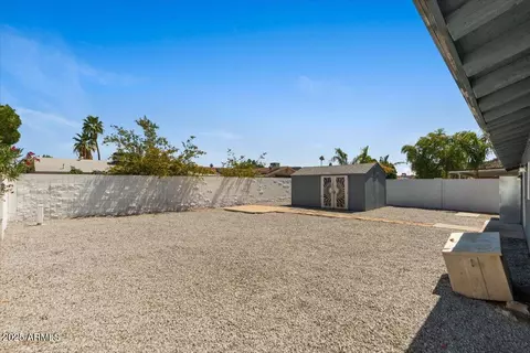Exterior - 2036 W Windrose Dr, Phoenix, AZ 85029 photo 5 of 9
