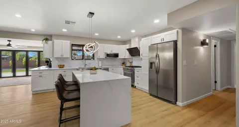 4040 E Becker Ln, Phoenix, AZ 85028 photo 8