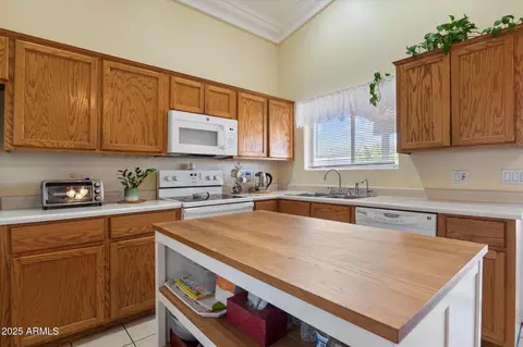 Kitchen - 481 S San Marcos Dr, Apache Junction, AZ 85120 photo 3 of 4