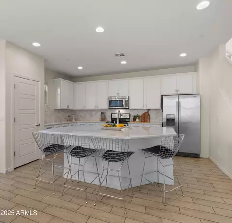 4656 E Beck Ln, Phoenix, AZ 85032 photo 4