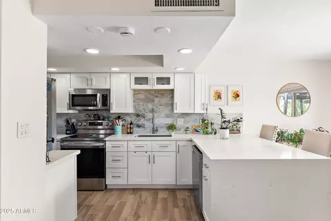 Kitchen - 841 E Peoria Ave #2, Phoenix, AZ 85020 photo 3 of 3