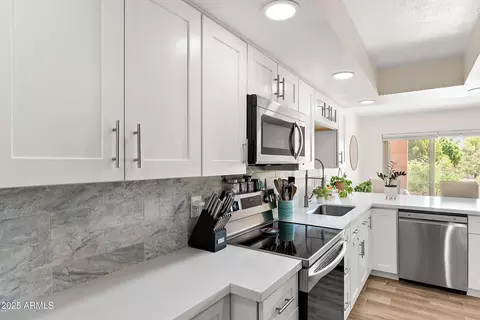 Kitchen - 841 E Peoria Ave #2, Phoenix, AZ 85020 photo 2 of 3
