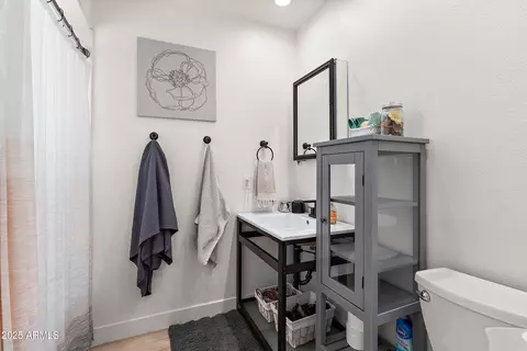 Bath - 841 E Peoria Ave #2, Phoenix, AZ 85020 photo 3 of 3
