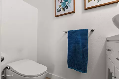 Bath - 841 E Peoria Ave #2, Phoenix, AZ 85020 photo 2 of 3