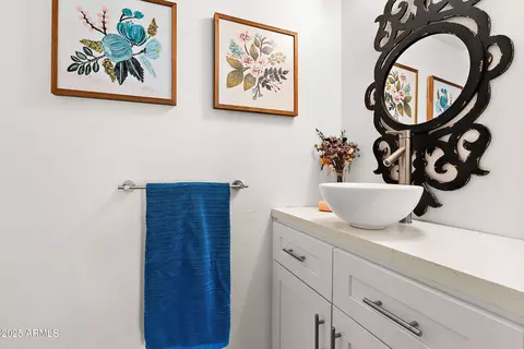 Bath - 841 E Peoria Ave #2, Phoenix, AZ 85020 photo 1 of 3