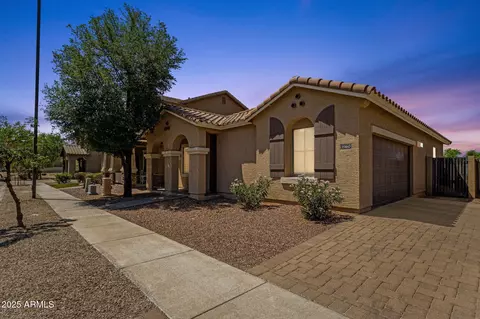 1960 S Falcon Dr, Gilbert, AZ 85295