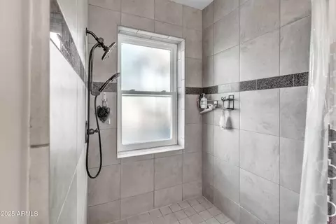 Bath - 1044 E Irvine Rd, Phoenix, AZ 85086 photo 3 of 6