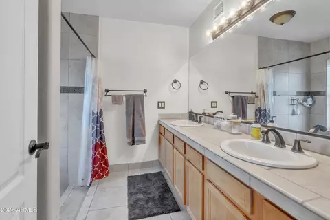 Bath - 1044 E Irvine Rd, Phoenix, AZ 85086 photo 2 of 6
