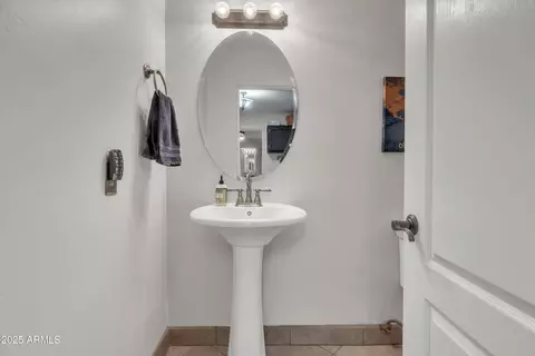 Bath - 1044 E Irvine Rd, Phoenix, AZ 85086 photo 5 of 6